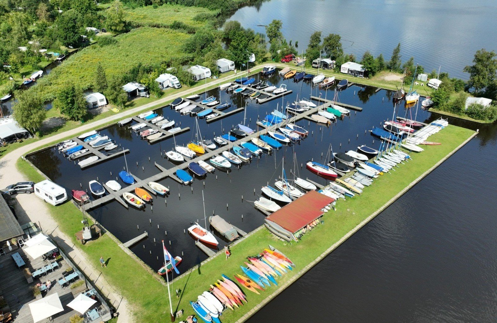 Kampeerplaats in de haven