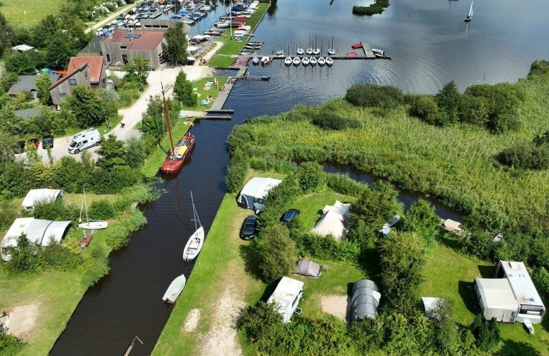 Comfort pitches around the harbour